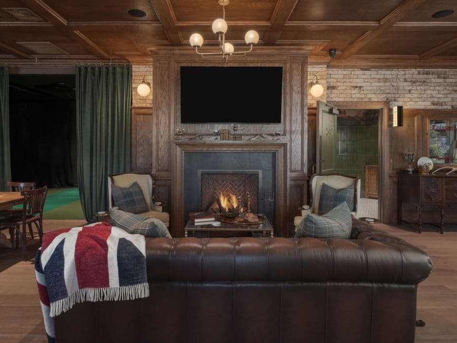 The lounge at Fox Valley Pub